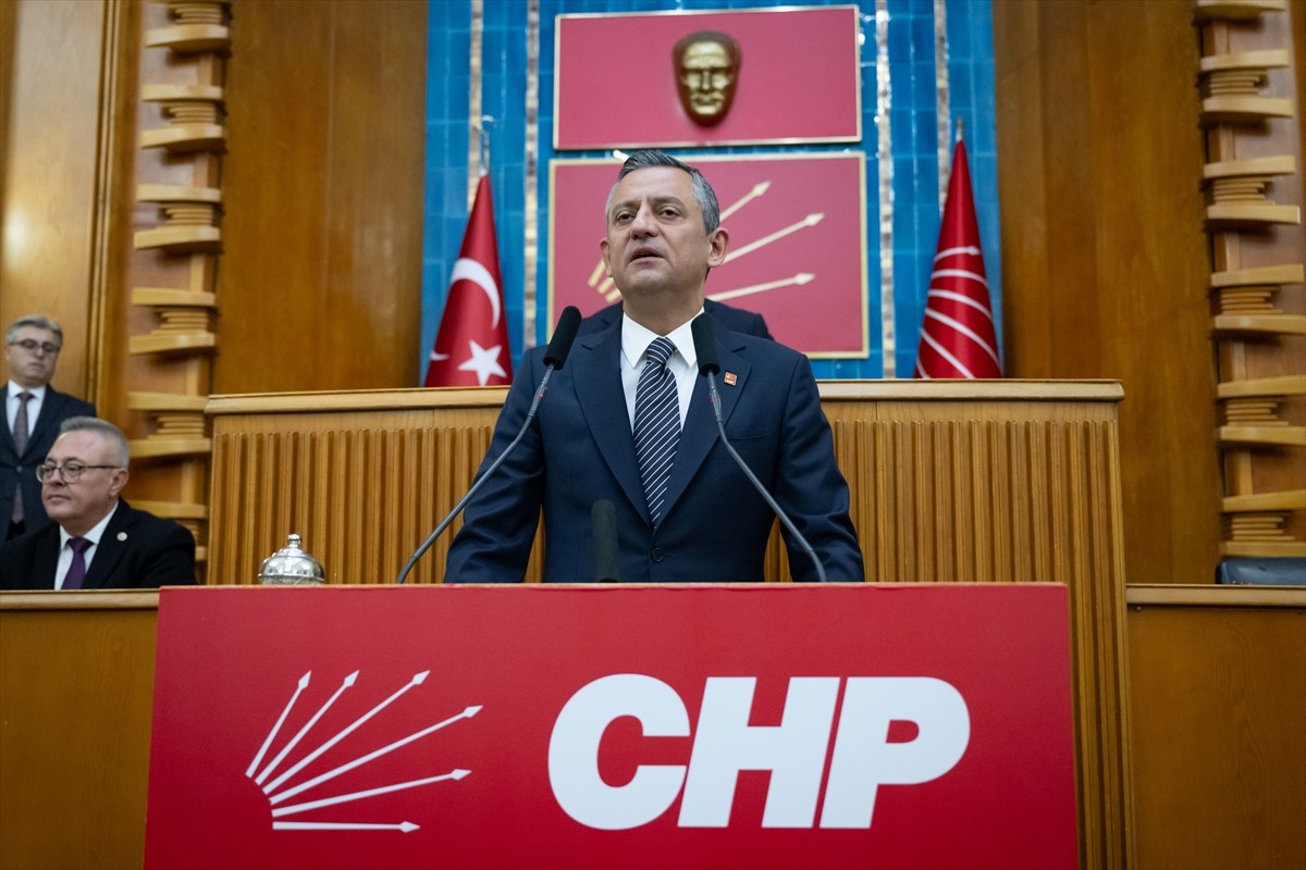 Cumhuriyet Halk Partisi (CHP) Genel Başkanı Özgür Özel, partisinin TBMM Grup Toplantısı'na...