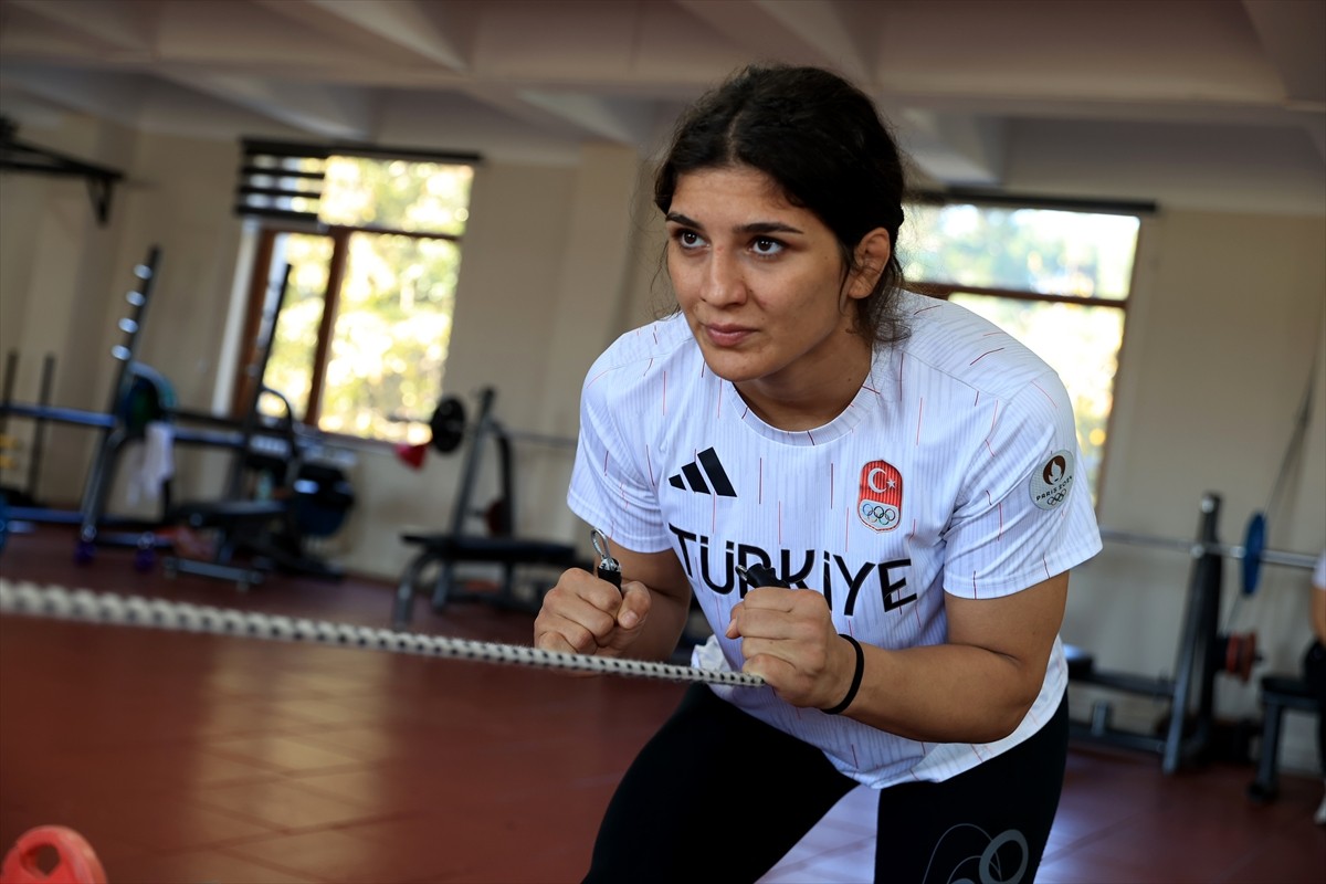 Edirne'deki Türkiye Olimpiyat Hazırlık Merkezi'nde (TOHM) antrenmanlarını sürdüren dünya ve Avrupa...