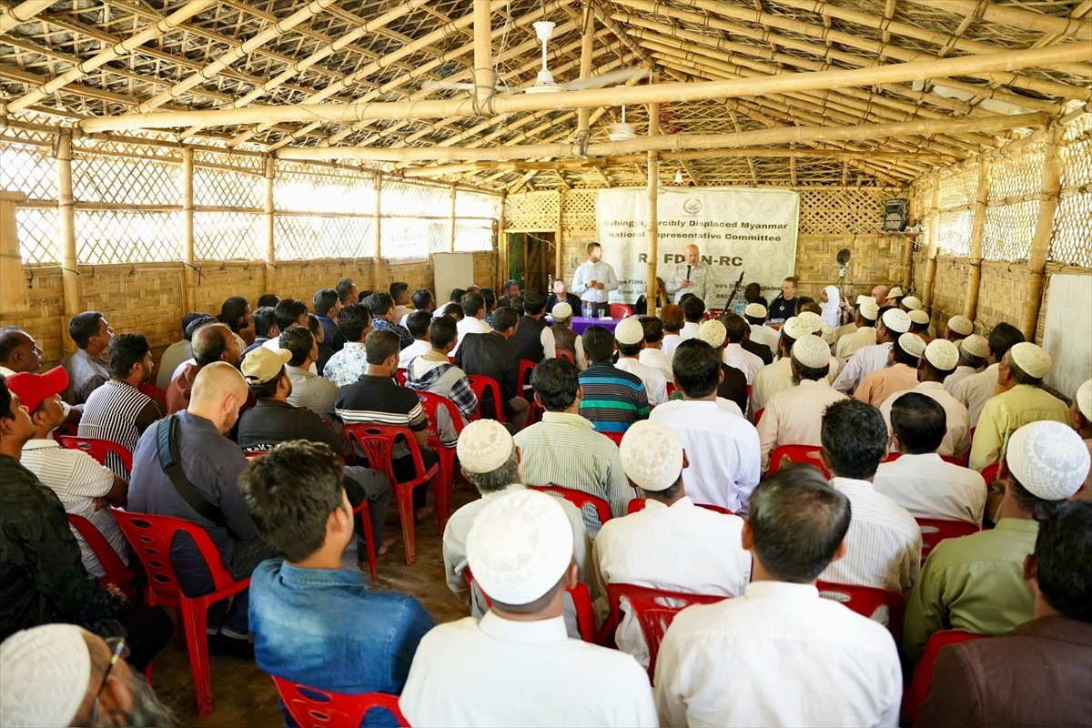 Uluslararası Ceza Mahkemesi (UCM) Başsavcısı Kerim Han, Myanmar askeri yönetim lideri General Min...