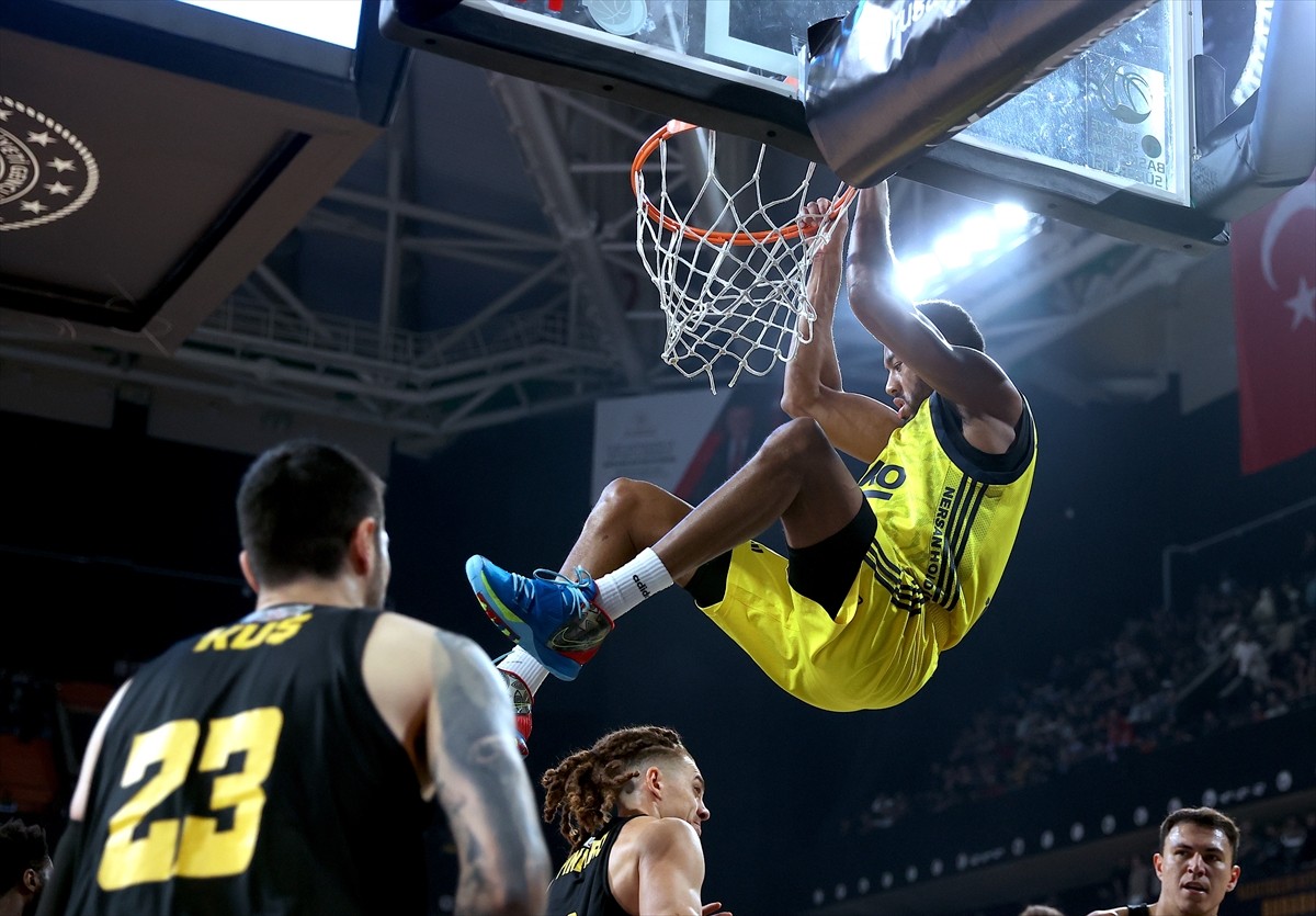 Türkiye Sigorta Basketbol Süper Ligi'nin altıncı haftasında Mersin Spor ile Fenerbahçe Beko...