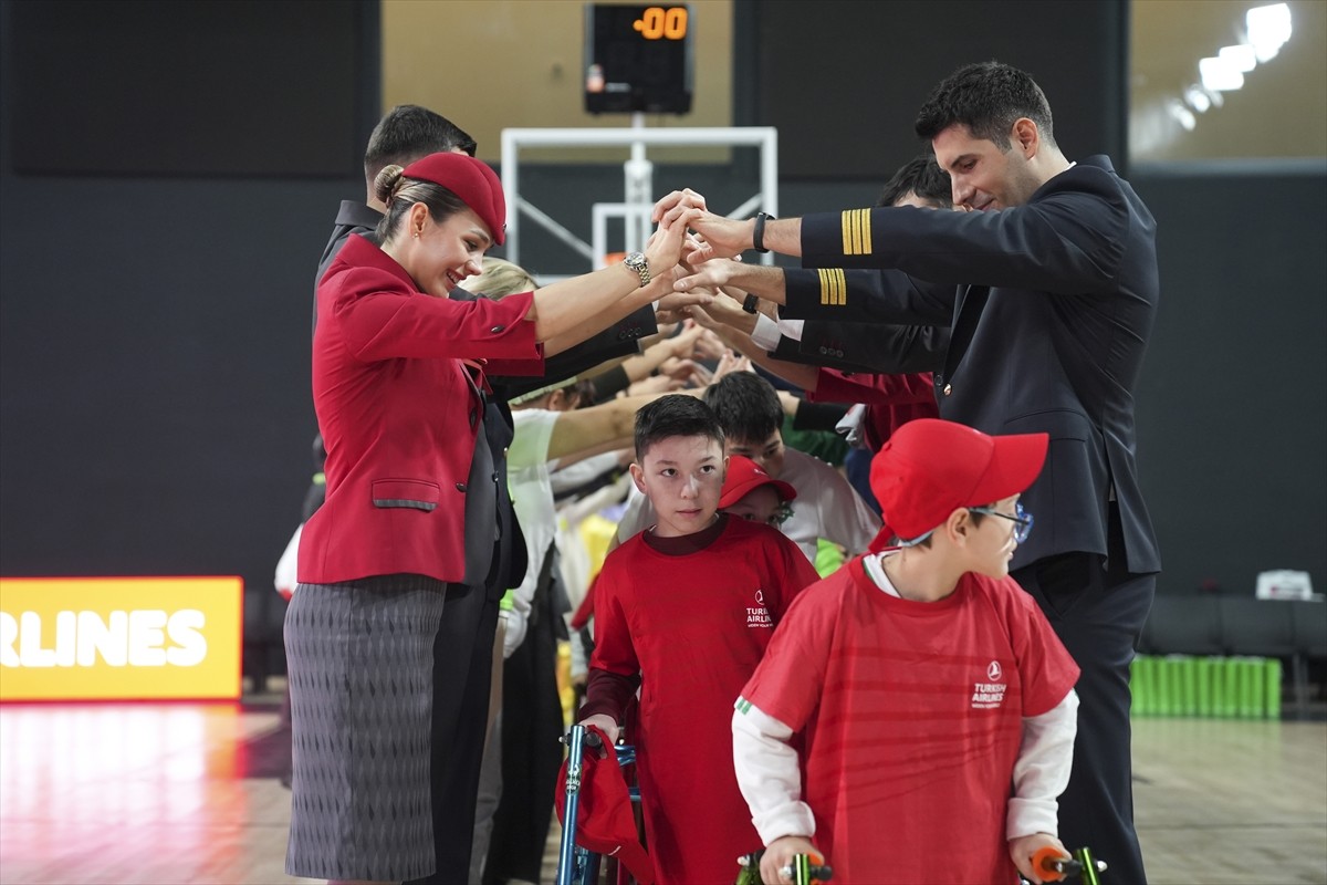 3 Aralık Dünya Engelliler Günü dolayısıyla Galatasaray Erkek Basketbol Takımı oyuncuları ile...