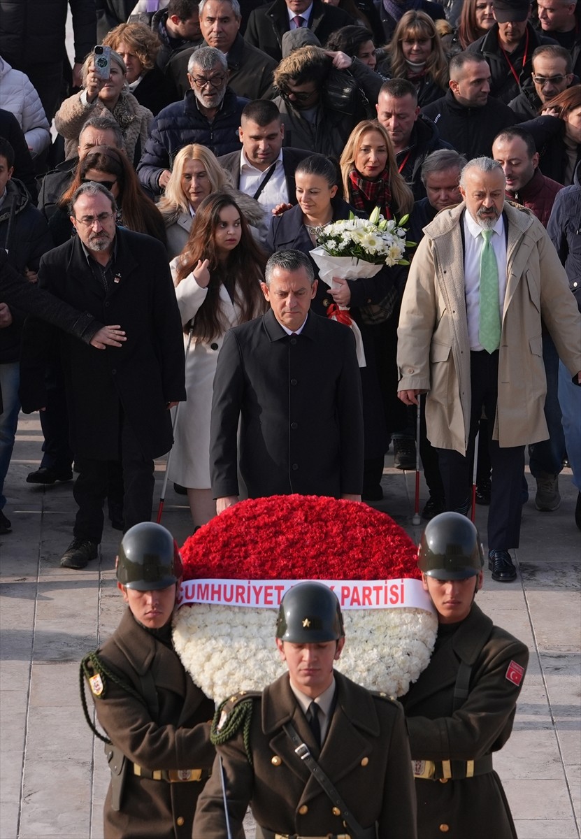 CHP Genel Başkanı Özgür Özel, 3 Aralık Dünya Engelliler Günü'nde Anıtkabir'e ziyarette bulundu....