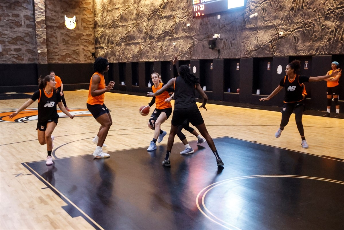 ING Kadınlar Basketbol Süper Ligi ekiplerinden ÇBK Mersin, 29. Kadınlar Basketbol Cumhurbaşkanlığı...