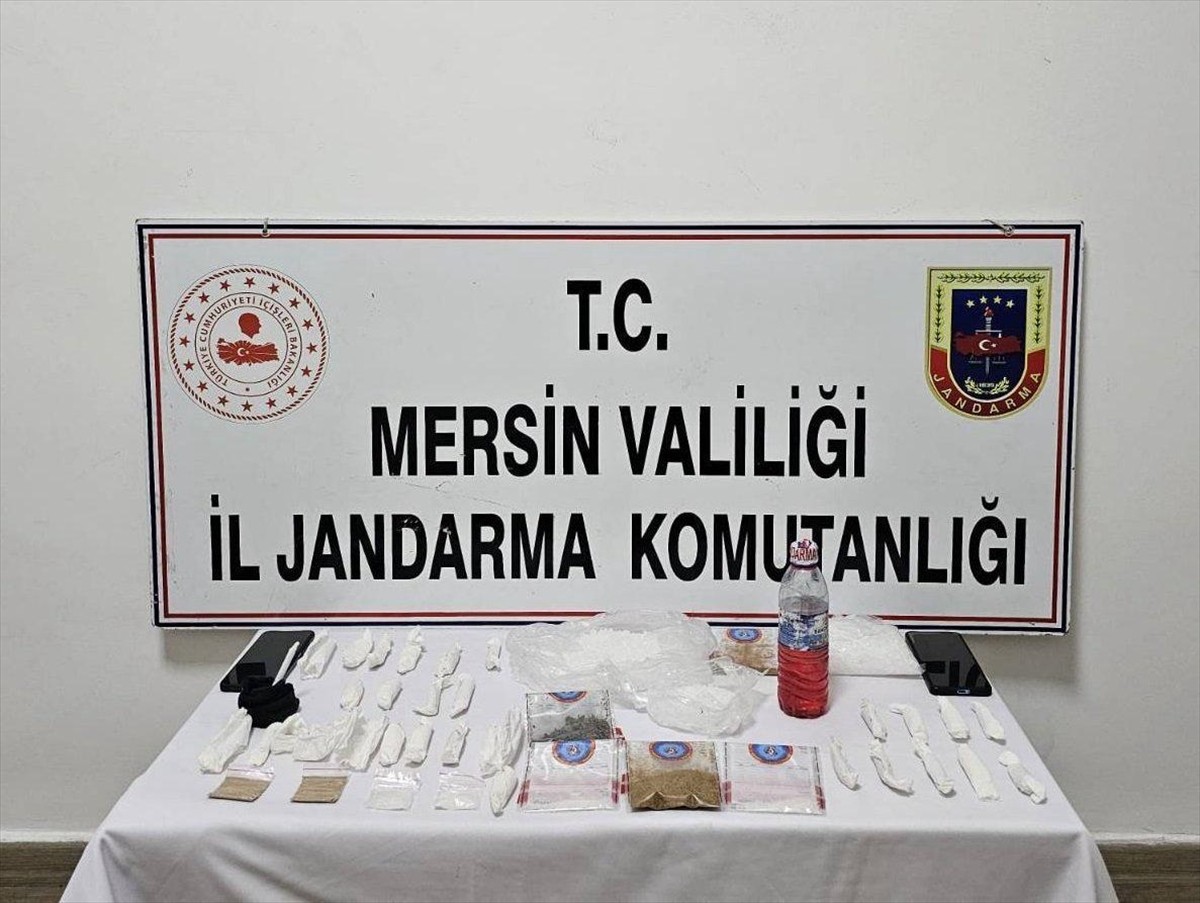 Mersin'de uyuşturucu ticareti yaptıkları iddia edilen 8 şüpheli gözaltına alındı.