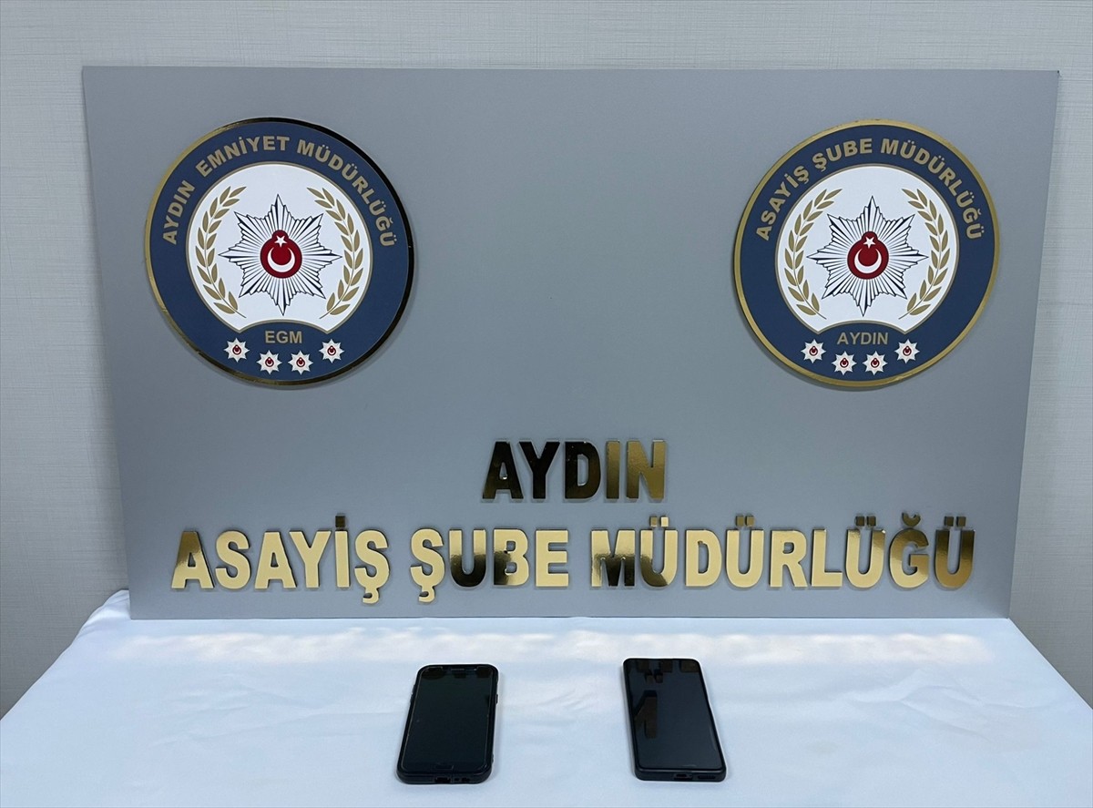 Aydın'da, hastanede yatarak tedavi gören 2 hastanın telefonunu çaldığı iddiasıyla gözaltına alınan...