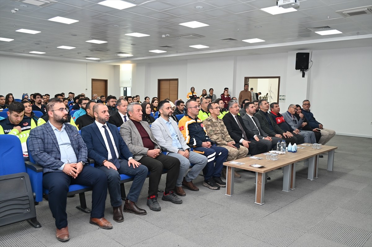 Osmaniye'de, Acil Sağlık Hizmetleri Haftası kapsamında "Fermuar Sistemiyle Hayata Yol Ver"...