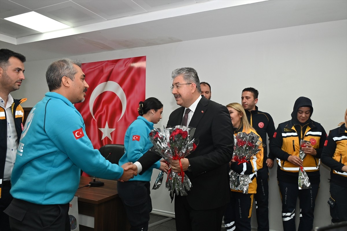 Osmaniye'de, Acil Sağlık Hizmetleri Haftası kapsamında "Fermuar Sistemiyle Hayata Yol Ver"...